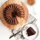molde-brilliance-bundt-pan-nordic-ware-3.webp