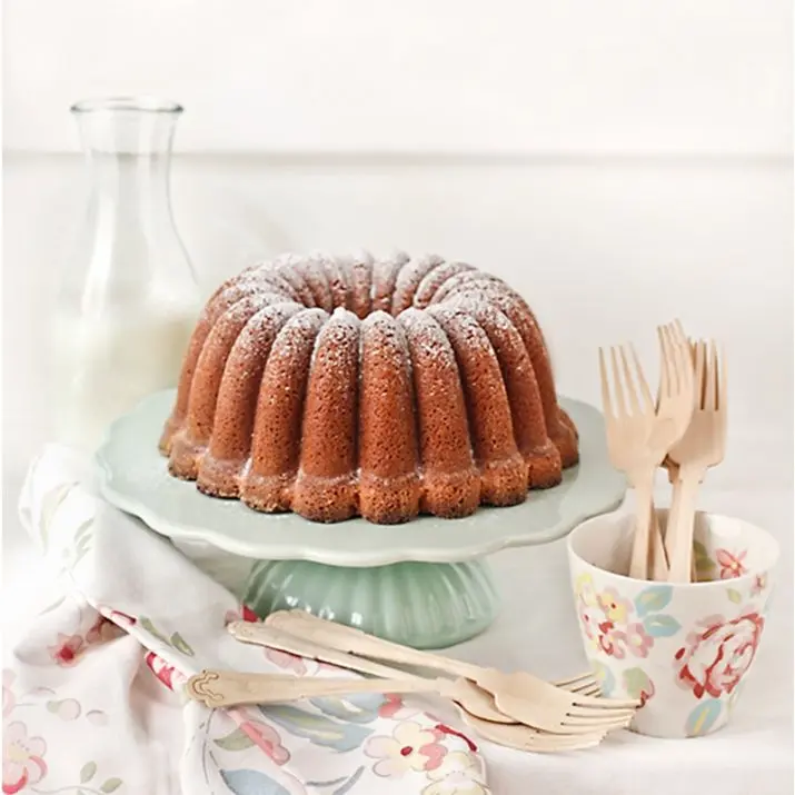 molde-elegant-party-bundt-pan-nordic-ware-2.webp